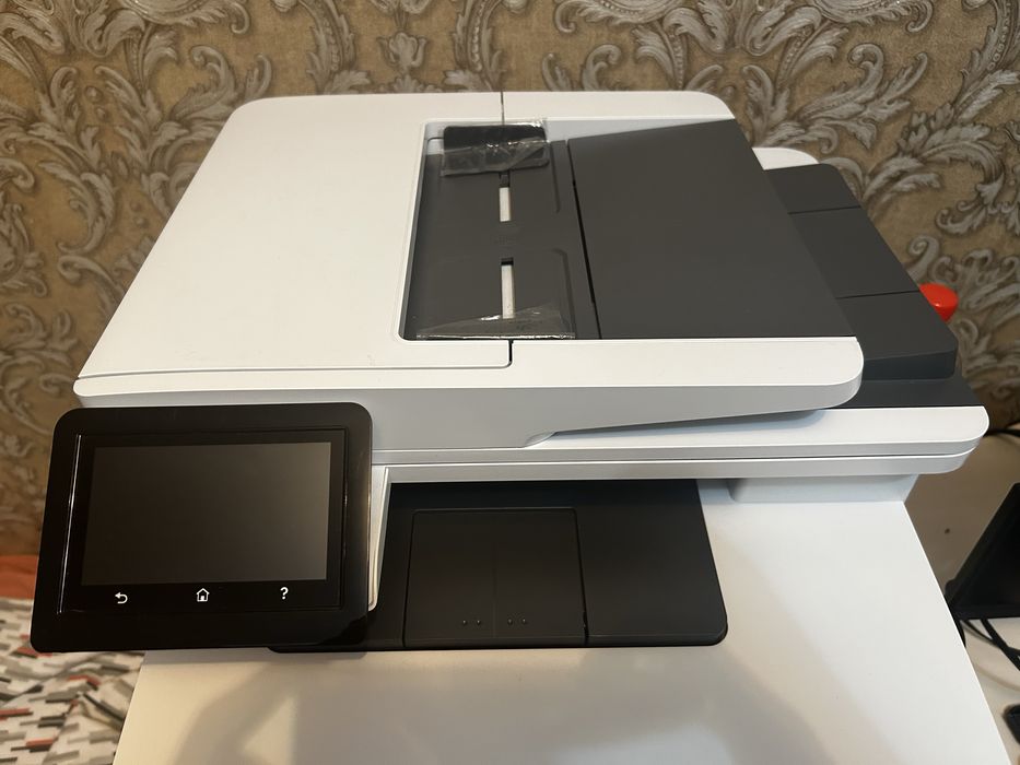 Принтер цветной hp