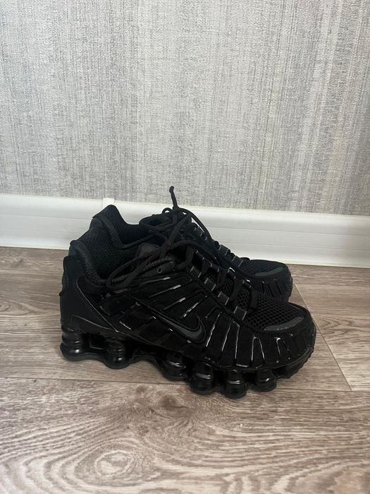 Продам кроссовки NIKE shox