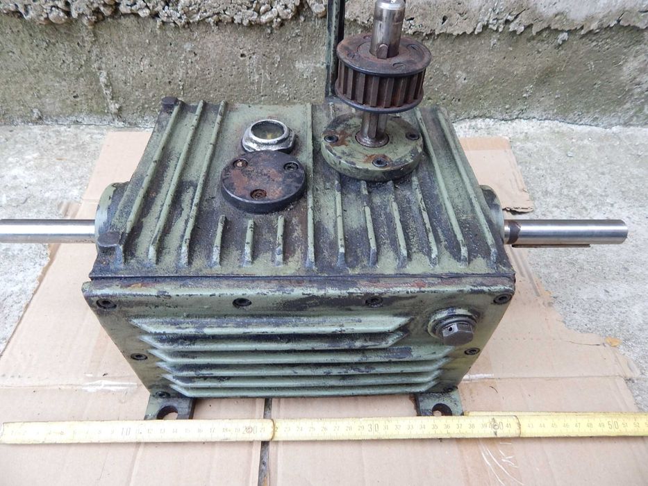 Продавам  редуктор