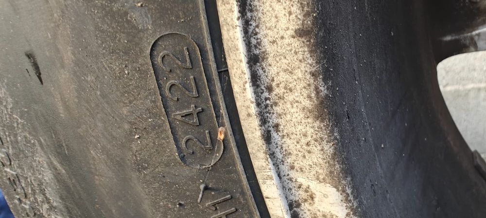 Roți iarnă complet VW Touareg 235/65/17 st. f. bună DOT 2422 Hankook