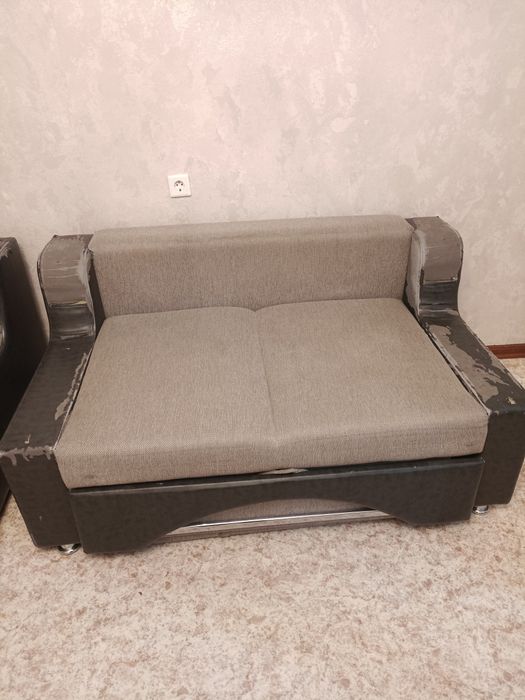 Отдам диван и кресло