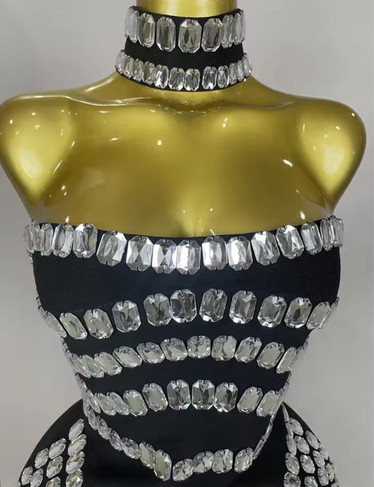 Rochie cu pietre si colier
