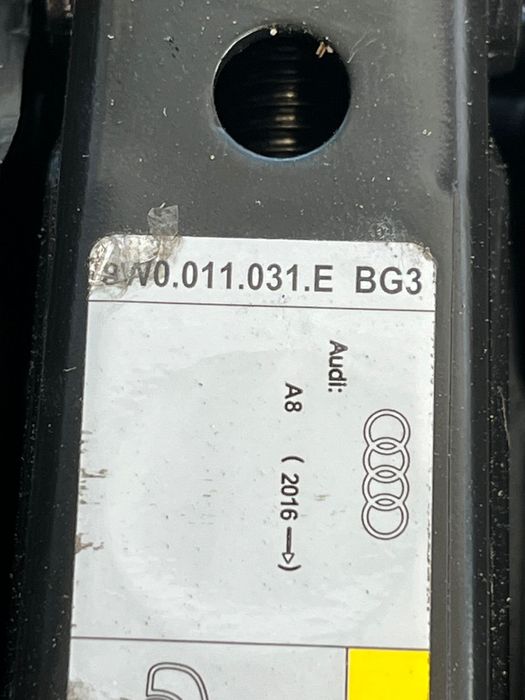 Комплект за смяна на пътя спукана гума AUDI A8 D5 4N0 601 025 патерица