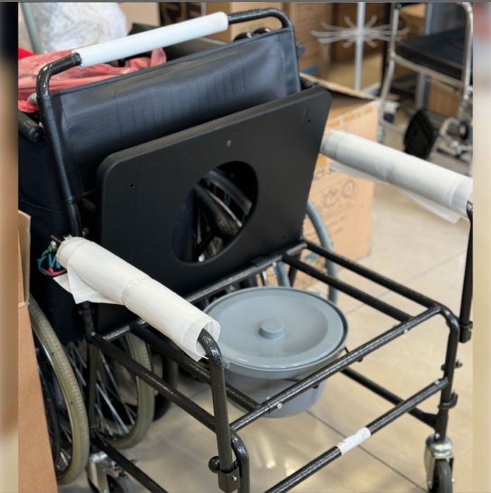 Тоалетен стол за тежки до 200 кг с колела