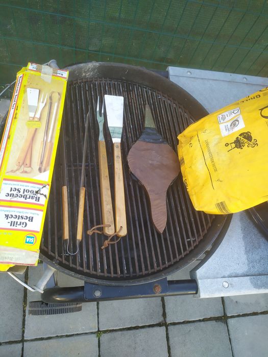 Барбекю WEBER на дървени въглища