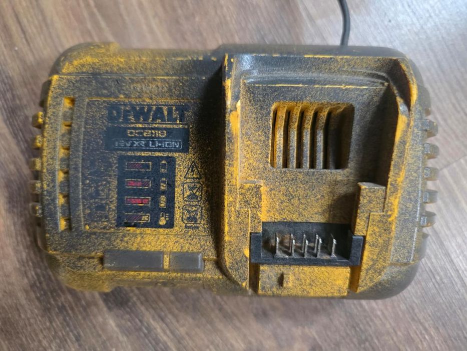 Masina compacta de gaurit si insurubat (bormasina) pe acumulator -P-
