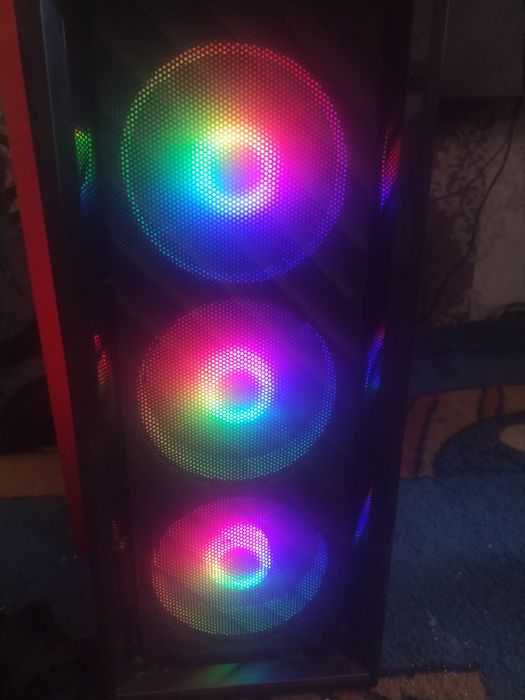 Продаю полный комплект компюьтера