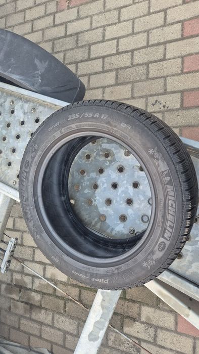 Două cauciucuri;235 55 17 ,de iarnă, m+s