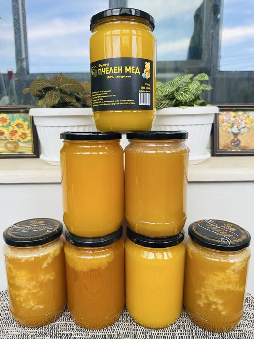Мед 100 % натурален пчелен мед.