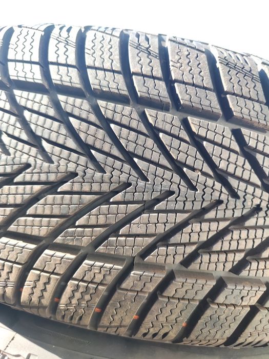 4 бр зимни 215/60/16 Goodyear Дот 25г