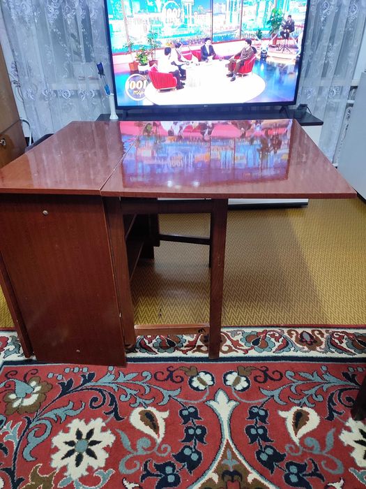 продам стол-тумбу и стол раскладной