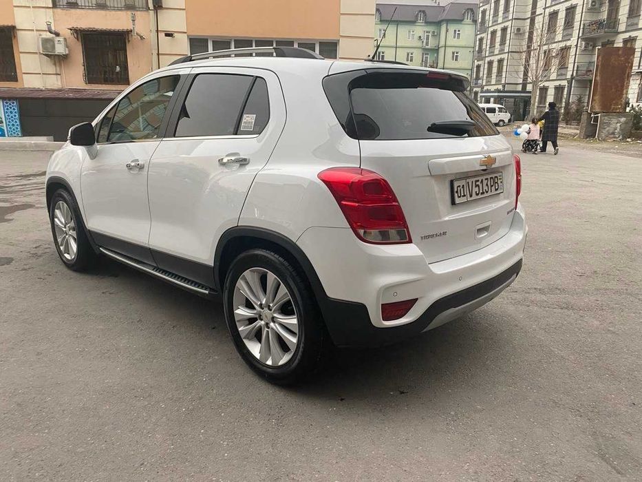 Tracker 1 Premier, зудлик билан сотилади