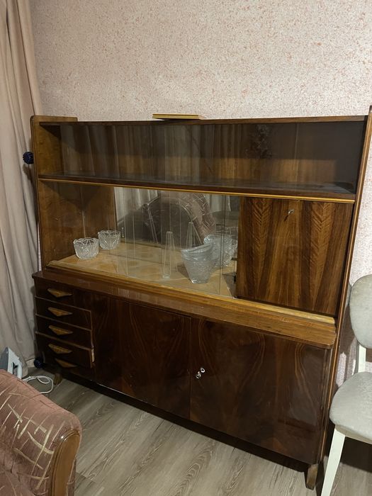 Сервант (средний шкаф)  (совесткий)
