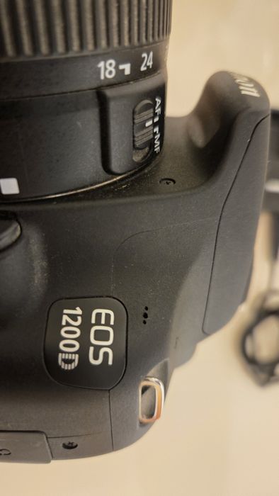 Apart foto digital  Canon EOS 1200d cu obiectiv EFS 18-55 mm