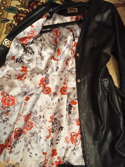 Продам кожаную куртку плащ