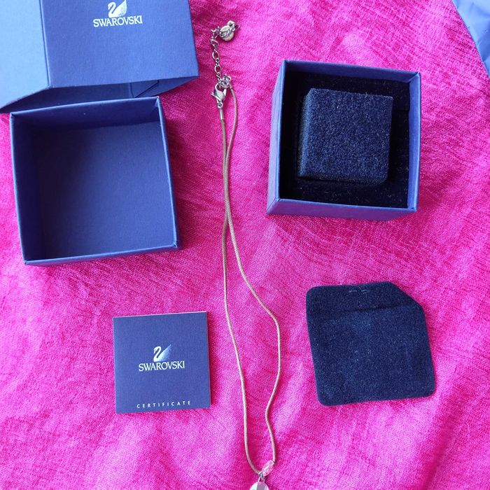 Колие "Сваровски" със сърце и  миниатюрна пеперудка оригинално