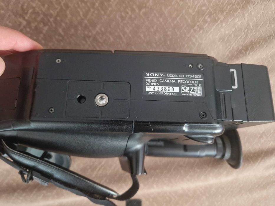 Ретро видеокамера Sony Handycam CCD-F550E Vidro 8-нов пълен комплект-батерия+зарядно