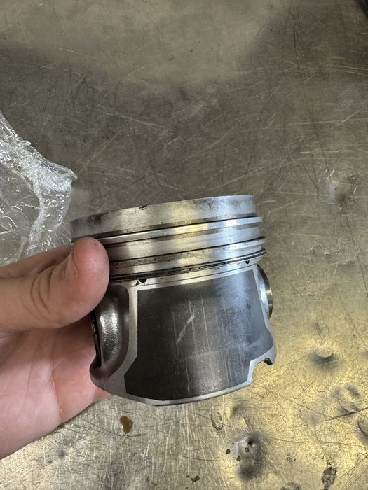 1 бр. Бутало за M57D30TU2 286к.с.