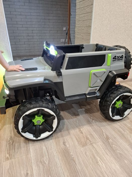 Электромобиль детский Jeep Wrangler