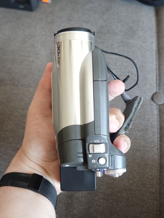 Видеокамера Panasonic VDR-D160
Panasonic VDR-D160