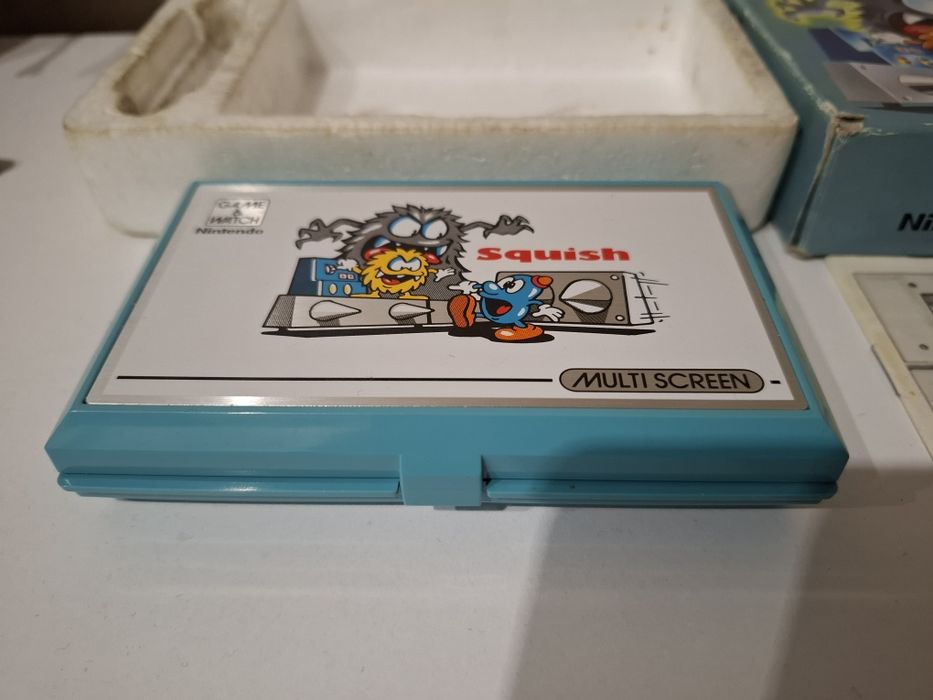 Японска ретро конзола Nintendo Game & Watch Squish