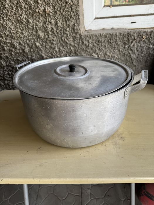 Кастрюля алюминиевая.