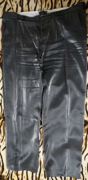 Риза и сатенен мъжки костюм