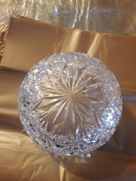 продам хрустальную вазу