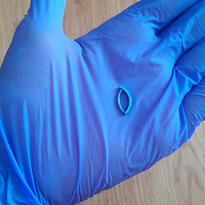 PIERCING CLICKER de titan bleu