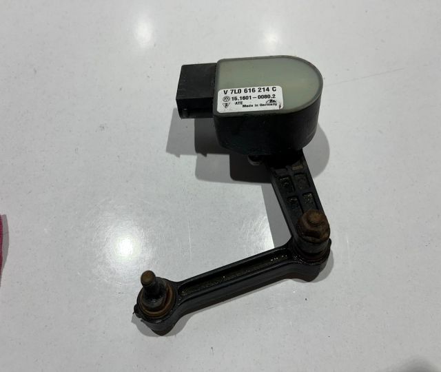 Senzor nivel balast xenon dreapta fata  7L0616214C Volkswagen VW Toua