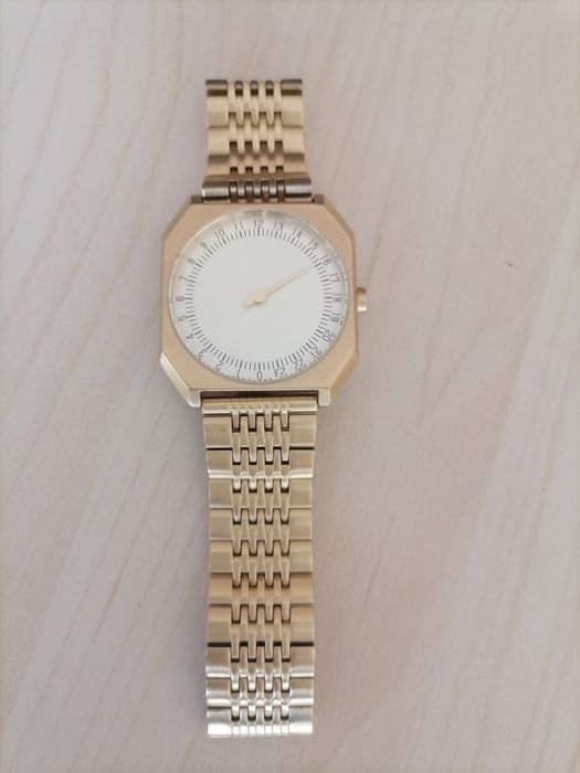 Продавам мъжки ръчен часовник Slow Швейцарски кварцов механизъм с една