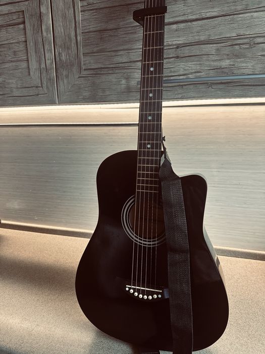 Продаю гитару новый