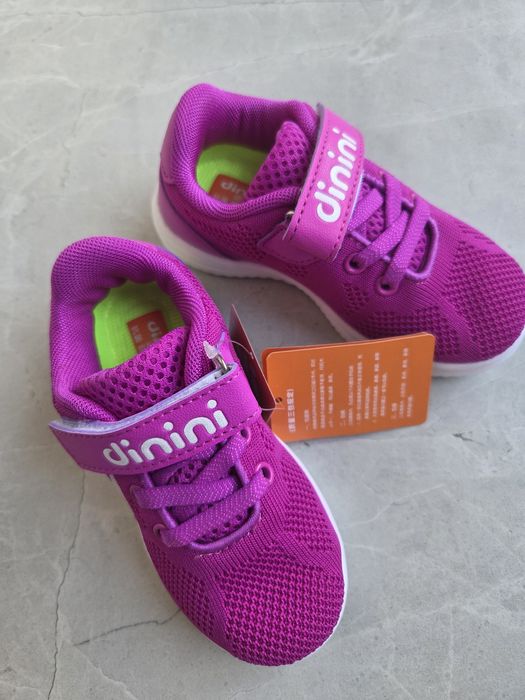 Продам новые кроссовки размер 27