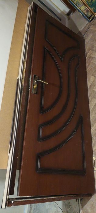 Eshik sotiladi, продаётся дверь