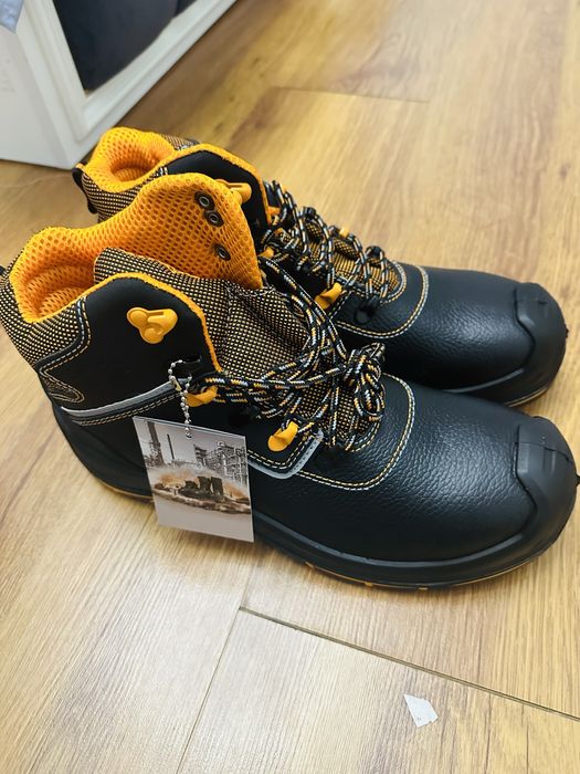 Спец аяқ киім сатылады