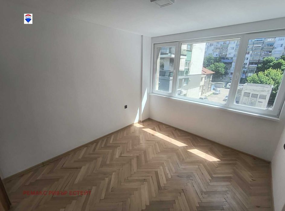 Тристаен апартамент за продажба кв. Широк център