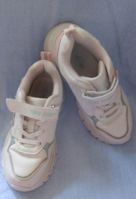 Кроссовки для девочки