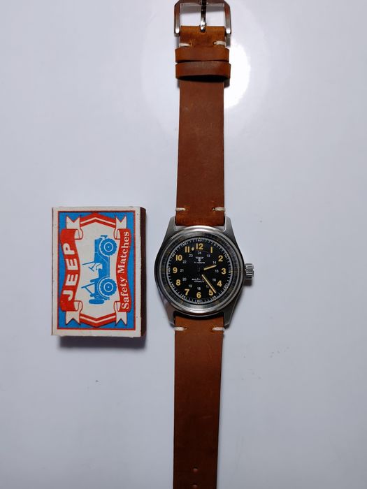 Часы механические с возможностью ручного завода и автоподзавода.