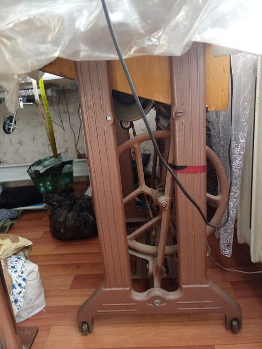 Машинка швейная рабочея