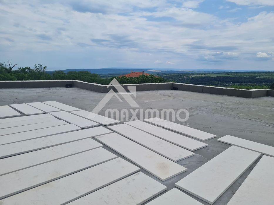 Къща в Варна-м-т Боровец - юг площ 345 цена 380000