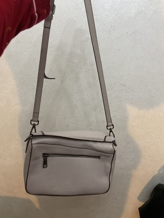 Светлая сумка с необычной формой