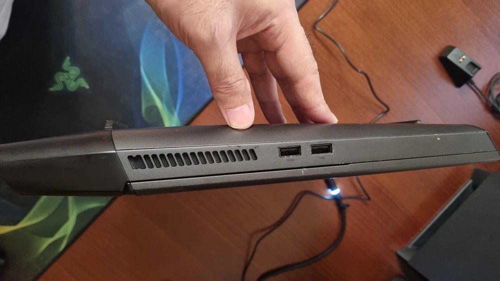 ноутбук Alienware Area 51m R1