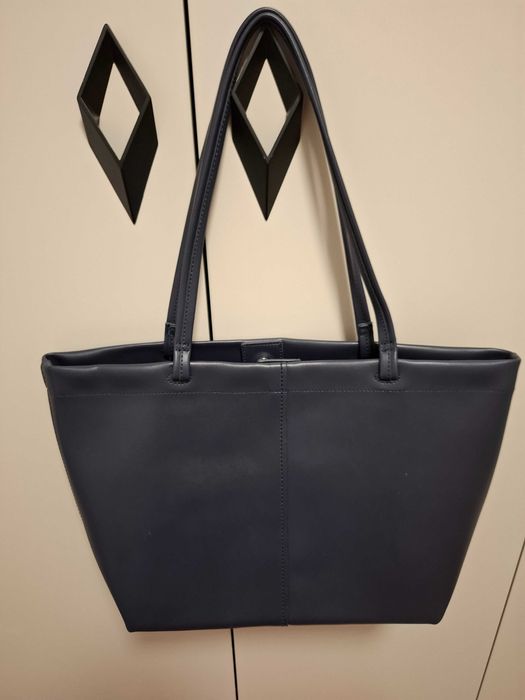 Posetă nouă Caprisa