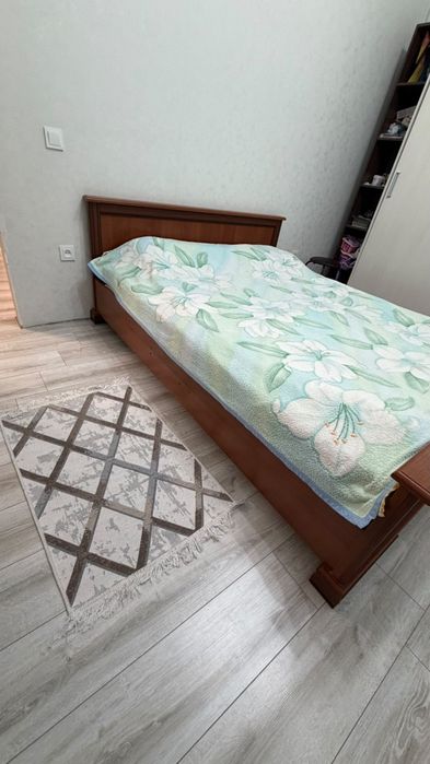 Двуспальная кровать