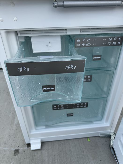 хладилник за вграждане Miele