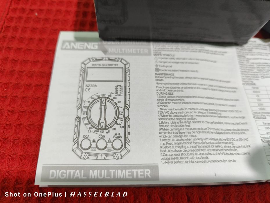 Мултицет за измерване напрежението силата и честотата на електроенерги