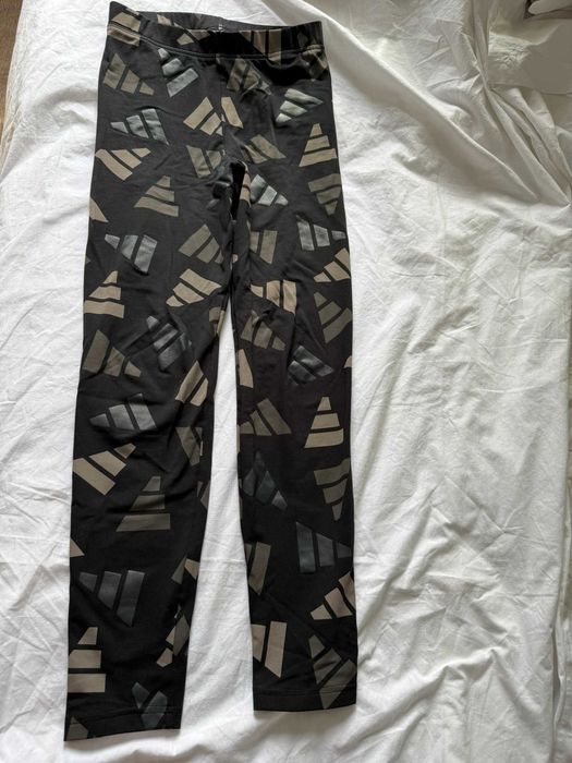 adidas клин  Essentials AOP Logo Celebration