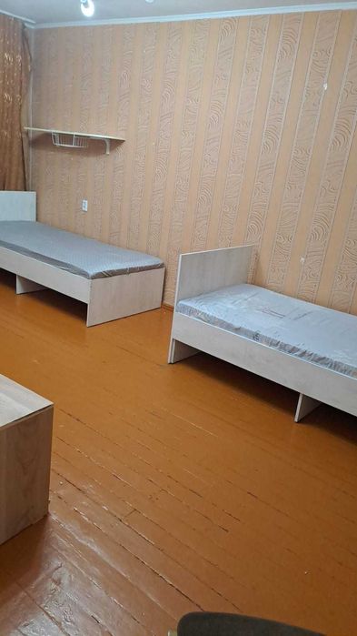 кровати односпальные шириной 90 см и длиной 2 м с матрассами