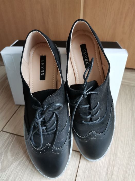 Обувки, черни с връзки