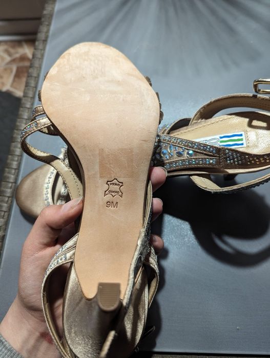 Sandale cu toc de ocazie